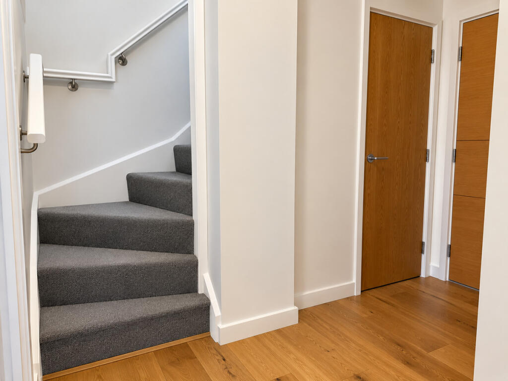 Apartment in Southall - More