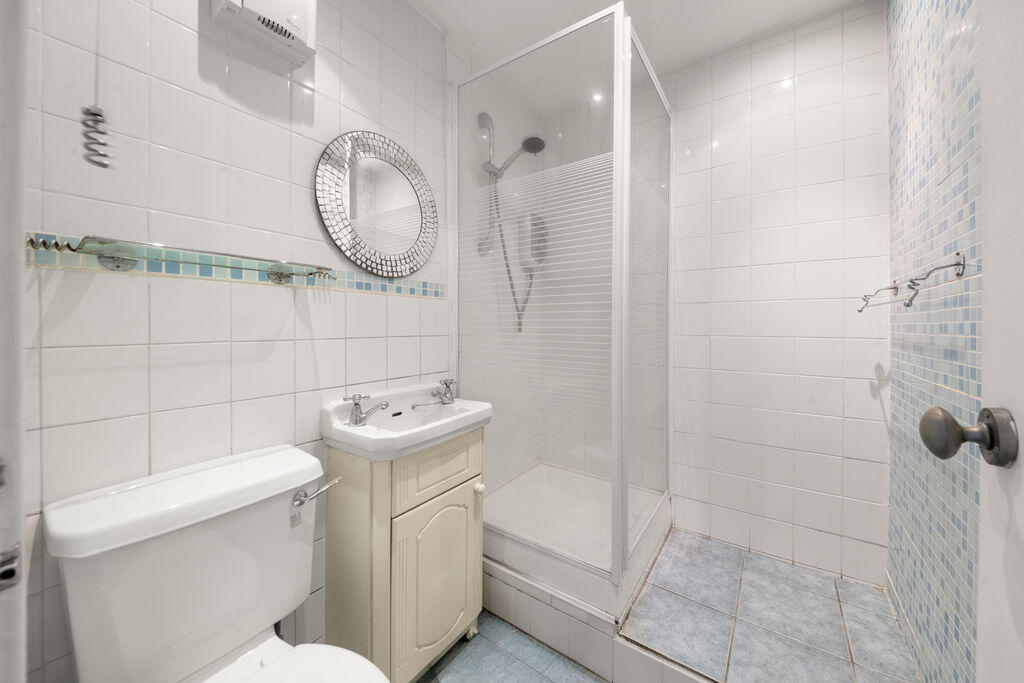 Apartment in Southall - View 5
