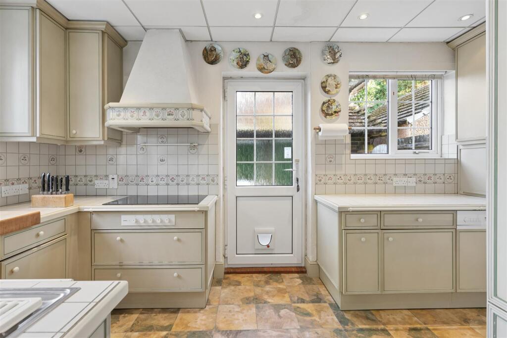 House in Elmbridge, Esher - View 5