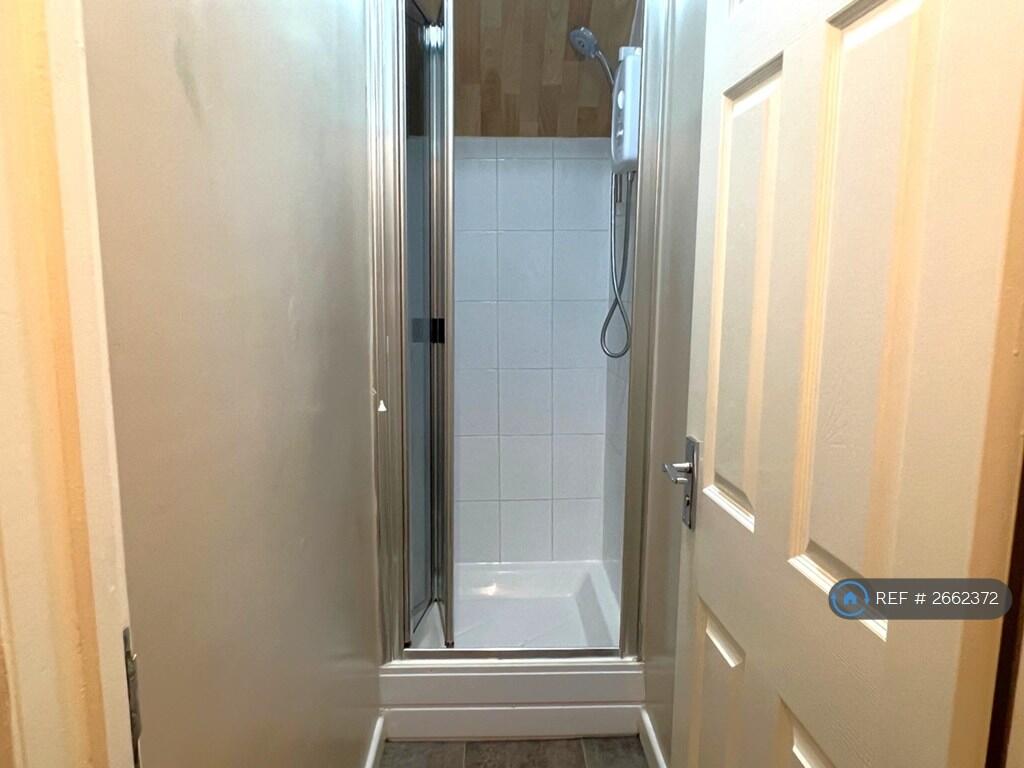 6 bedroom terraced house for rent
