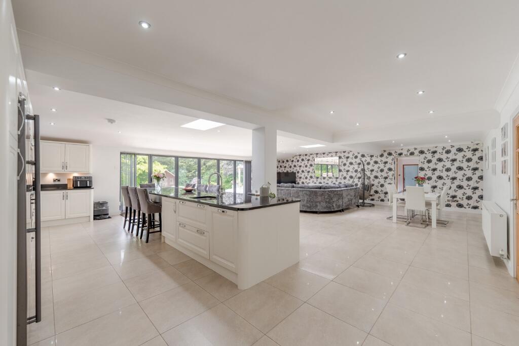 10, Saviles Close, Eaton Ford, St. Neots, Cambridgeshire, PE19 7GD photo 2