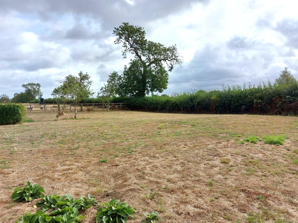 Ross Road, Aston Abbotts photo 3