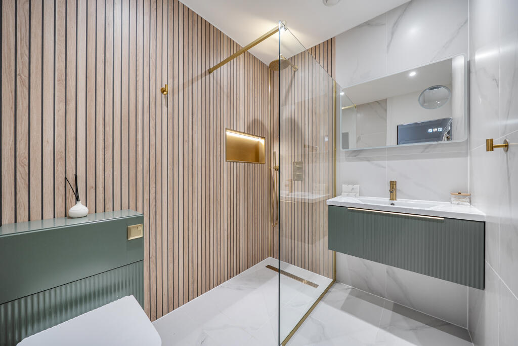 House in Tonbridge - More