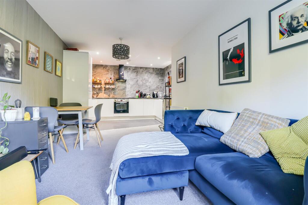 Apartment in Castle Point, Benfleet - View 5
