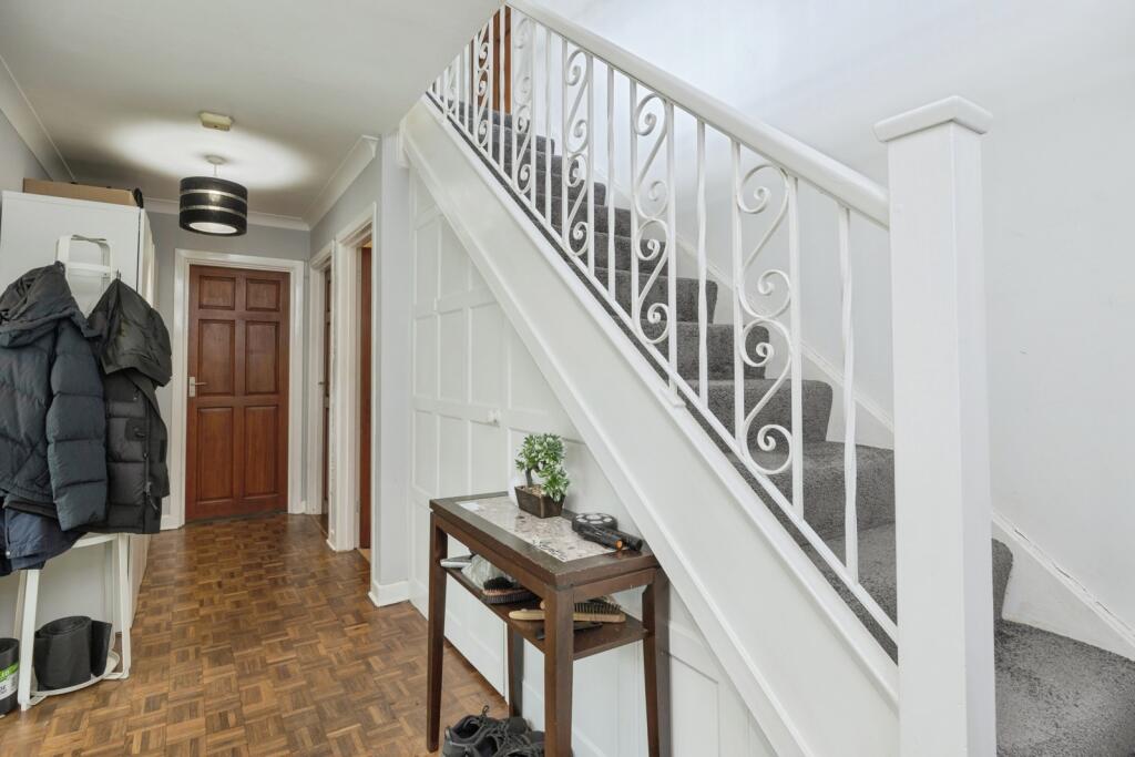 House in Tunbridge Wells, Kent - More