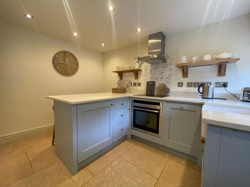 Warwick Cottage, West End, Middleham, Leyburn, DL8 4QL photo 4