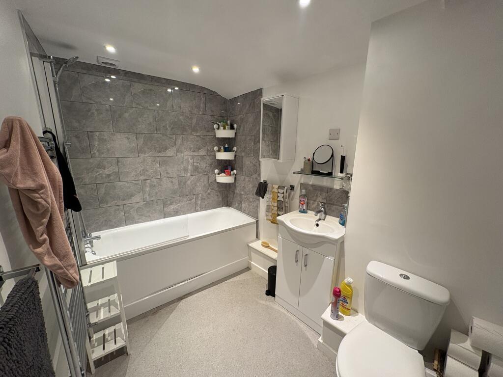 Apartment in Bristol - View 5