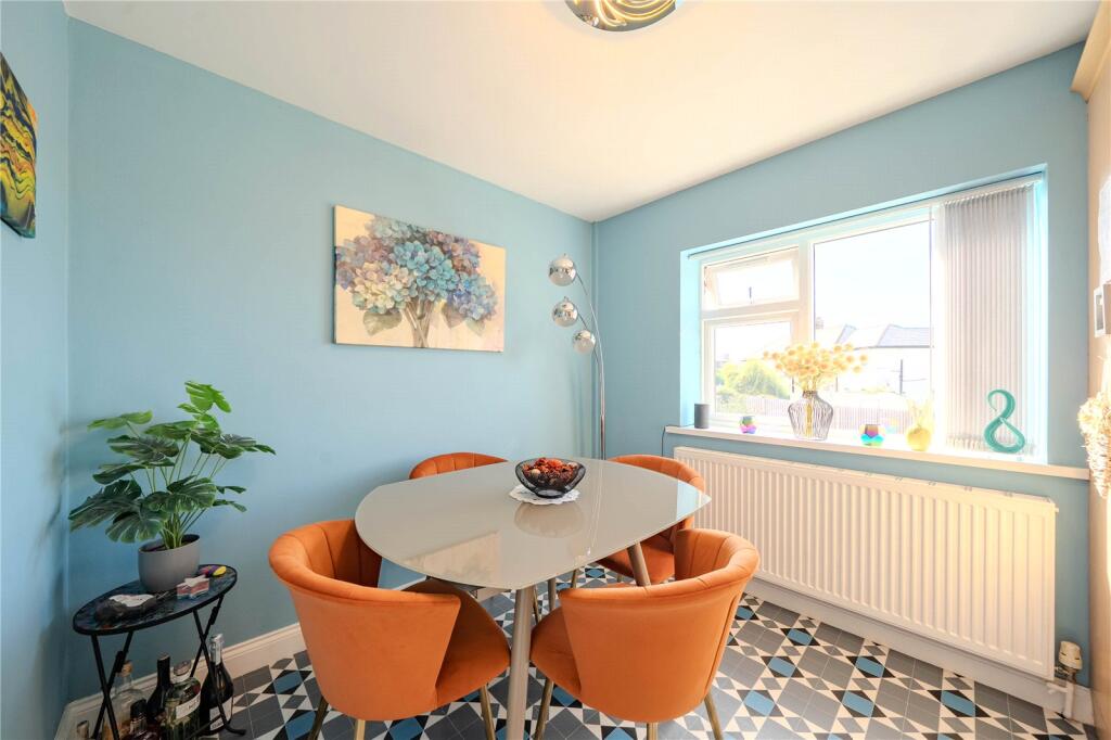 Apartment in Leeds, Bradley Hill, Swinnow - View 4