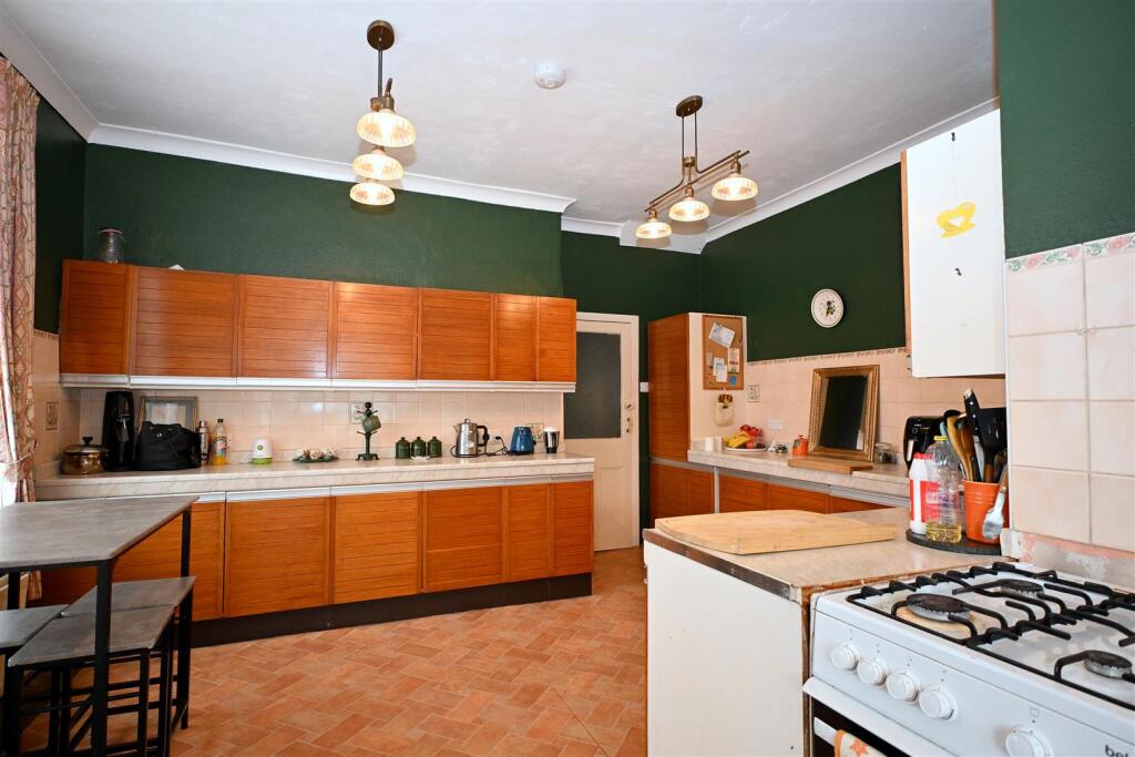 Carlton Road, Redoubt, Eastbourne photo 5