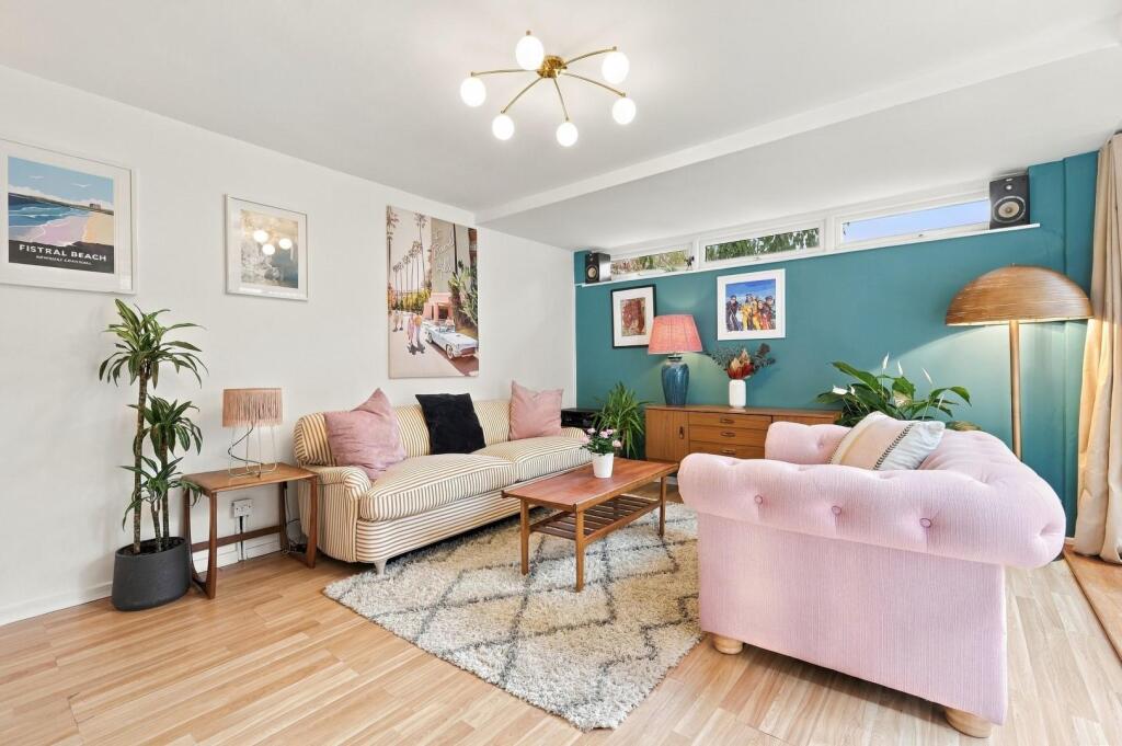 Apartment in London, Bayonne Road Estate, Hammersmith - View 5