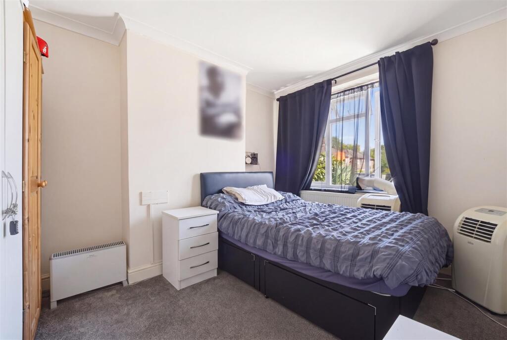 Apartment in Southall - More