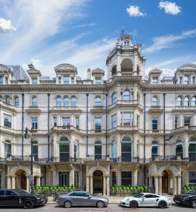 6 Chesterfield Gdns 3 Doorways 01.jpg