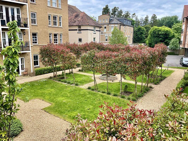 2-bed apartment on Knyveton Road, Boscombe, £275,000