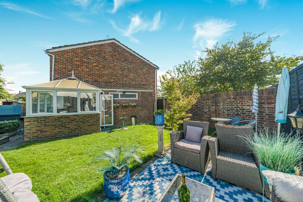 House in Shepperton, Lower Halliford, Surrey - View 4