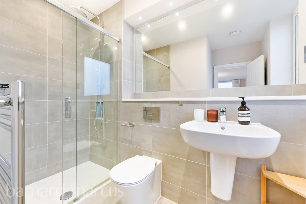 Apartment in Kingston upon Thames - View 5