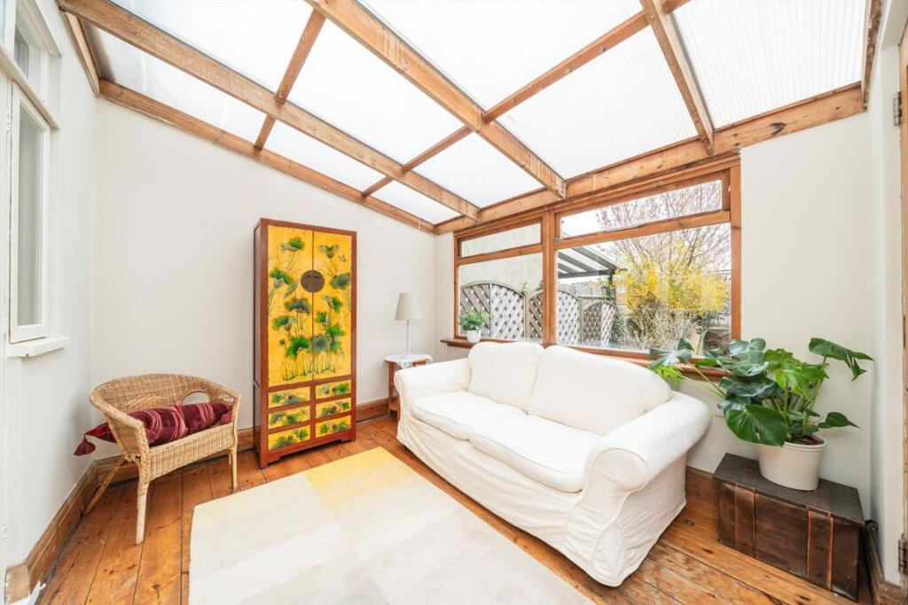 House in London - View 5