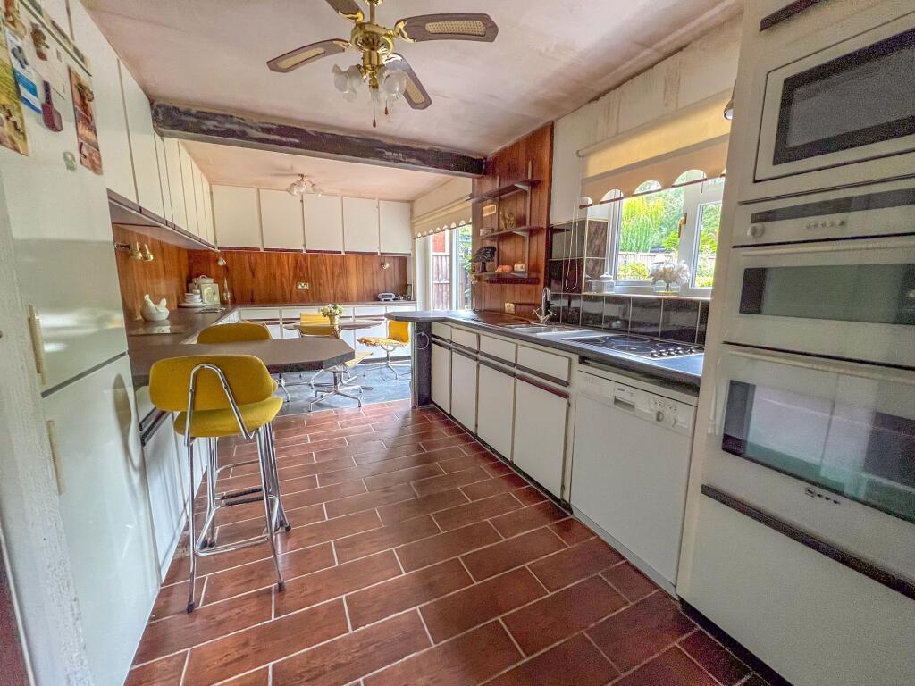 House in Nuneaton and Bedworth, Warwickshire - More