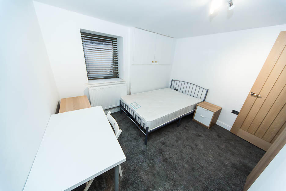 6 bedroom terraced house for rent