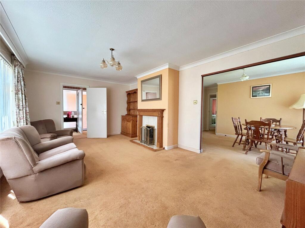 Pinewood Road, Highcliffe, Christchurch, Dorset, BH23 photo 3