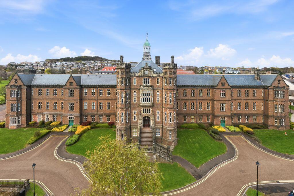 Main image of property: Flat 44 Regents House, Smillie Court, Dundee, DD3 6TP