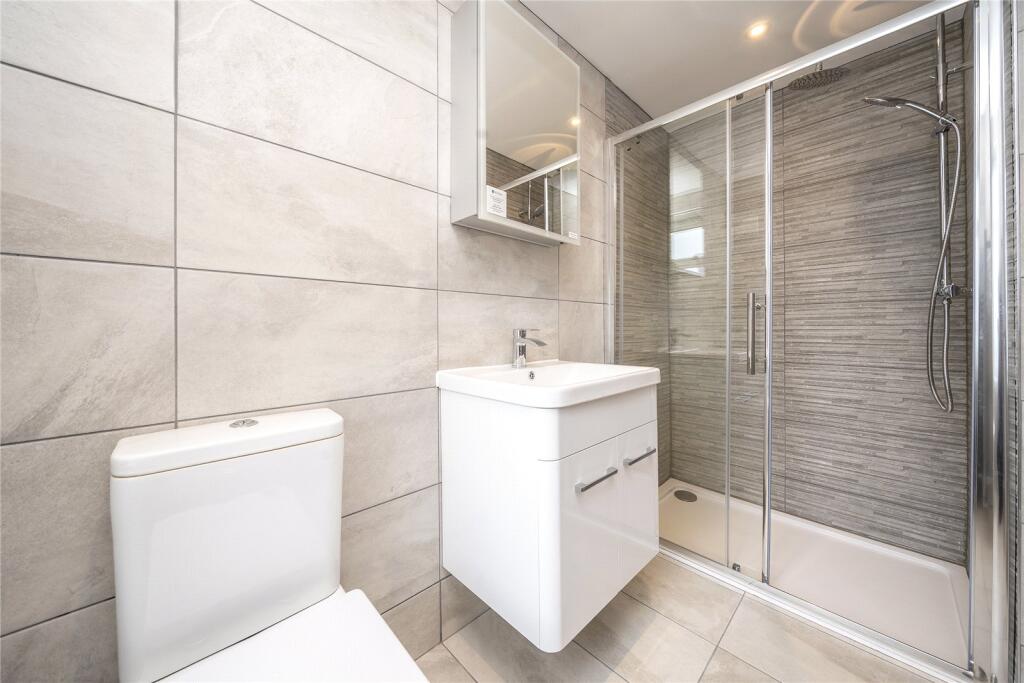 House in London, St. George in the East, Whitechapel - More