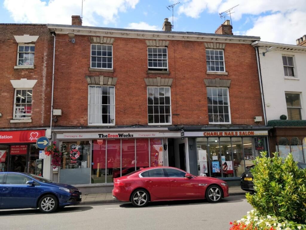 2-bed flat on Market Place, Warwick, £240,000