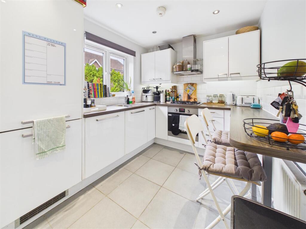 House in Walton-on-Thames, Surrey - View 5