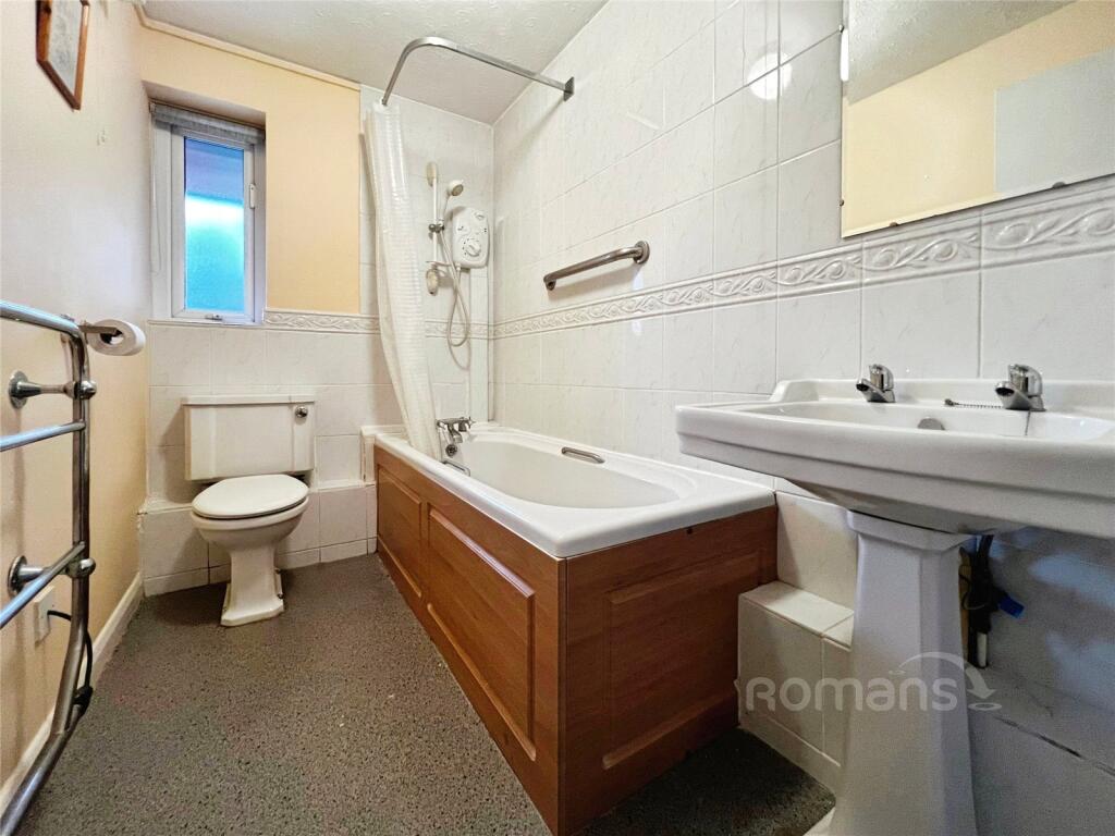 Apartment in Aldershot, Cargate, North Town - View 5