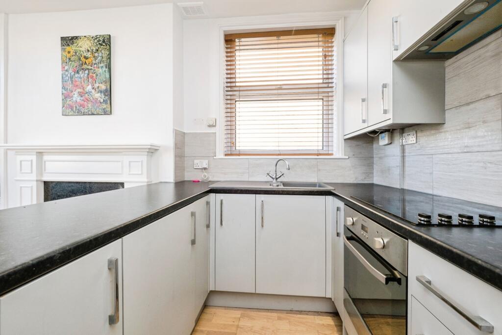 Apartment in London, South Woodford - View 5
