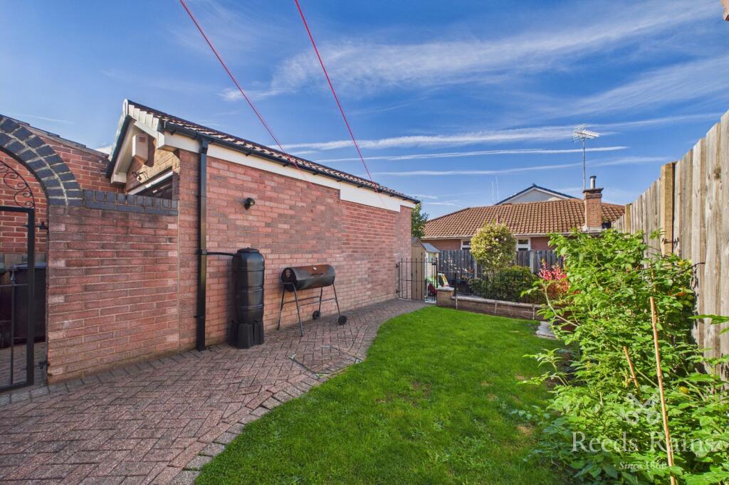 House in Rotherham, Throapham, Dinnington St. John's - View 2