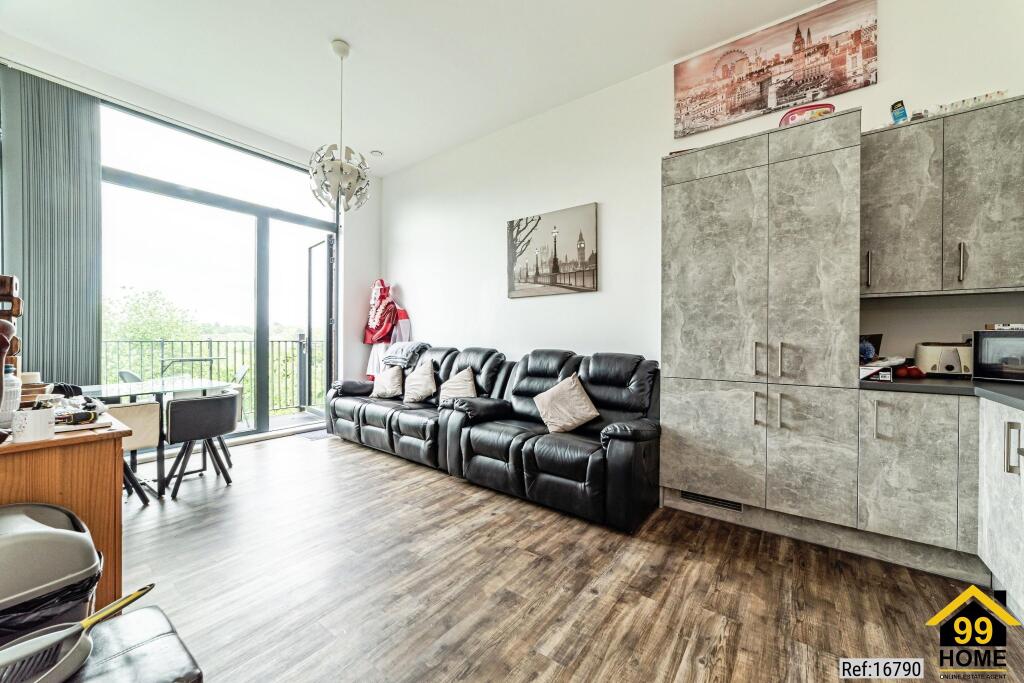 Apartment in Basingstoke and Deane, Basingstoke - More