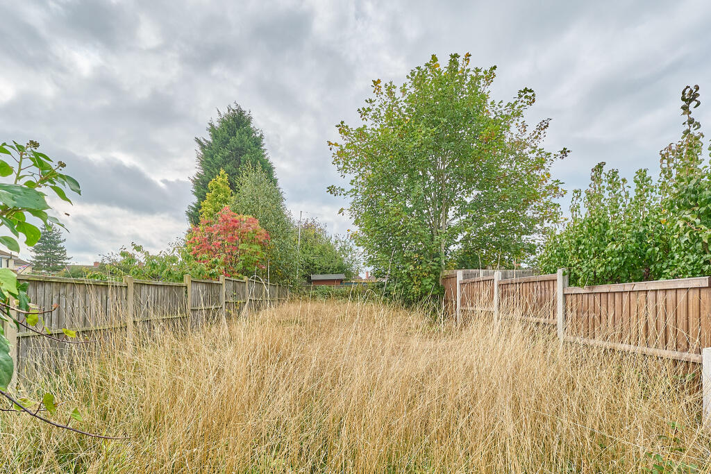 20 Douglas Road West, Coton Fields, Stafford, Staffordshire ST16 3NT photo 4