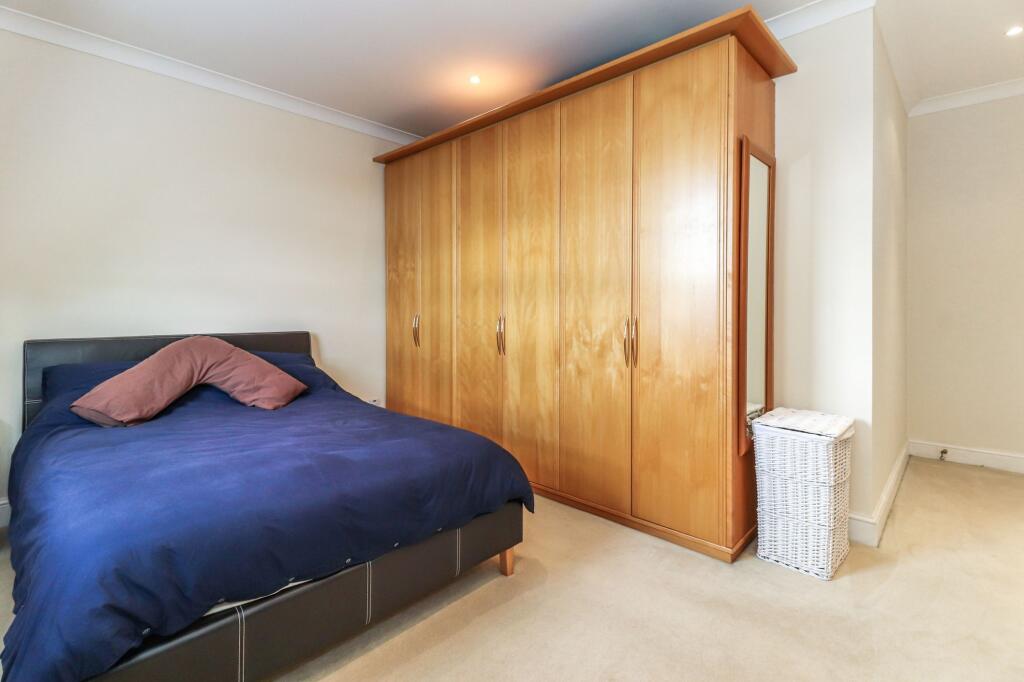 Apartment in Watford - More