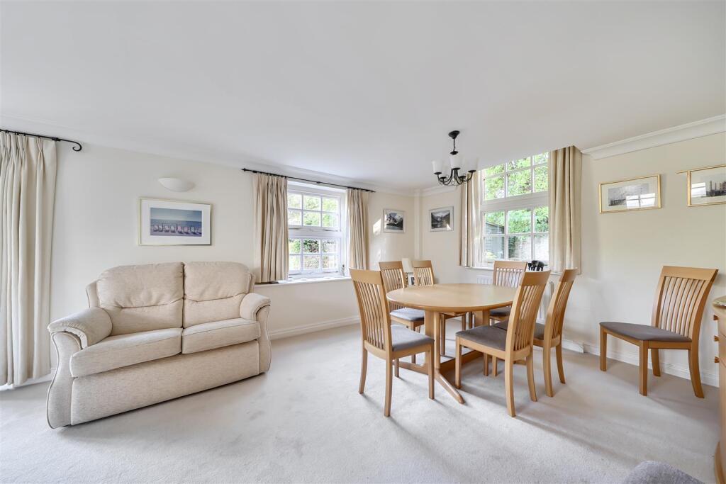 House in Croydon - More