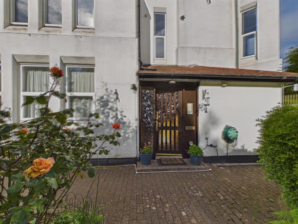 Main image of property: 13 Summerfield Court, Worcester Road, Malvern