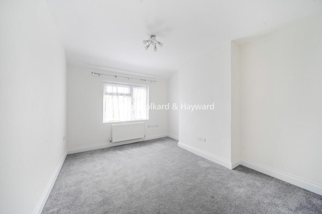 Apartment in Southall - View 4