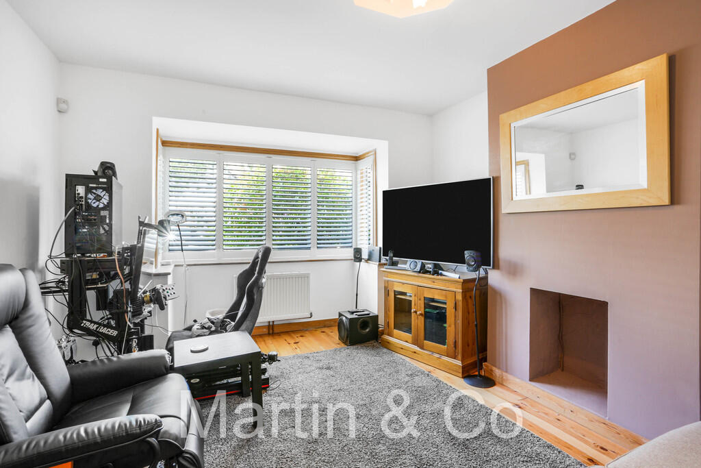 House in Sutton - View 5