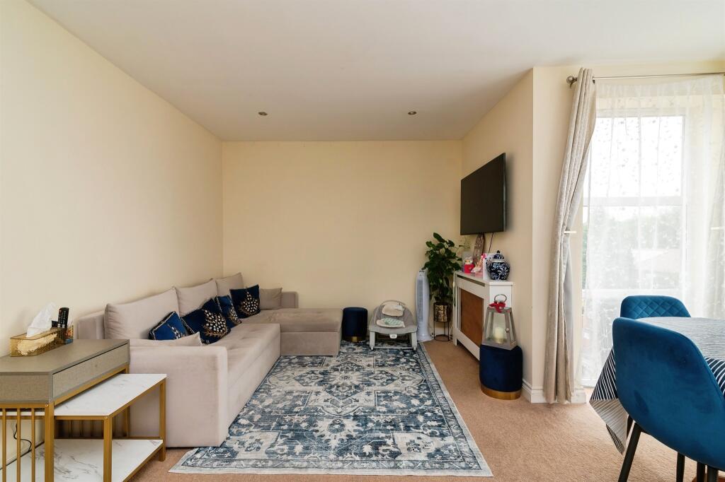 Apartment in Nottingham, Forest Fields - View 4
