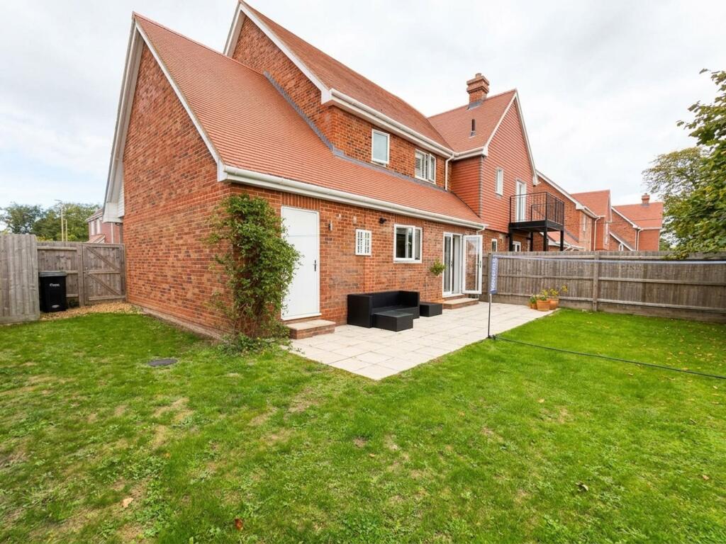 Morgan Close, Downton, SP5 photo 2