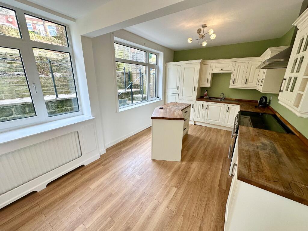 20, Lime Avenue, Todmorden, OL14 5NW. photo 3