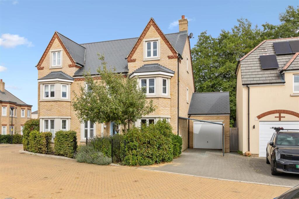 Main image of property: Beatrice Place, Fairfield SG5 4RZ