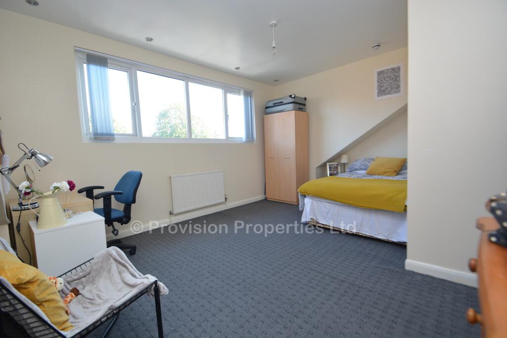6 bedroom terraced house for rent
