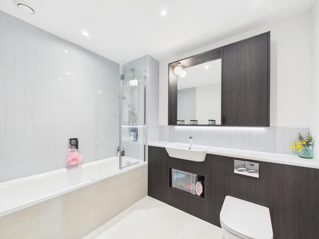 Apartment in Redhill - View 5