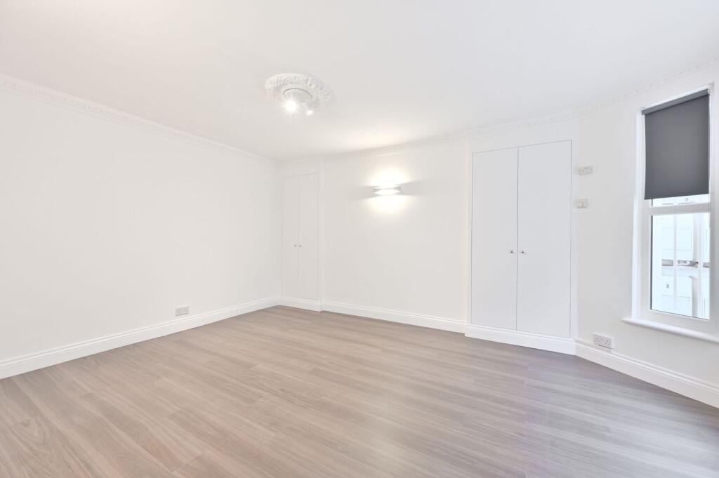 Apartment in London - More