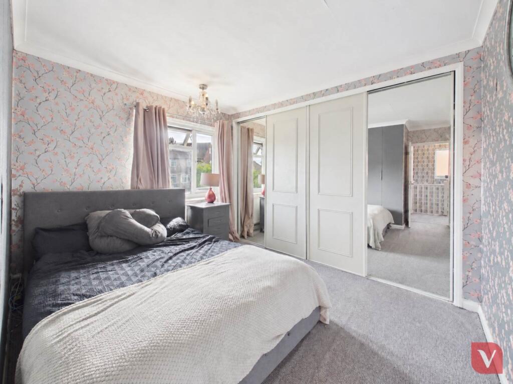 House in Luton - View 5