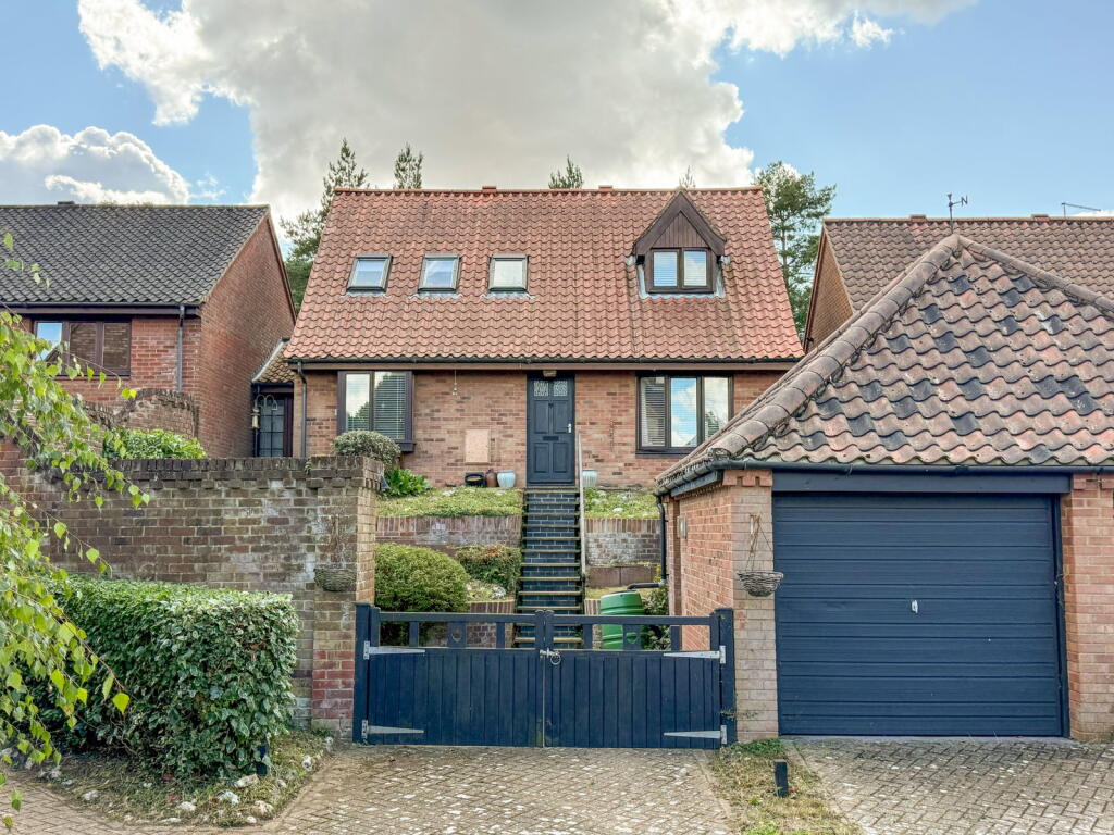 3-bed detached on 6, Hillside Court, Bungay, NR35 1JY, £230,000