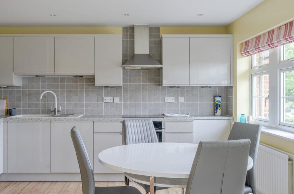 Waterfield Gardens, Chichester, PO19 - More