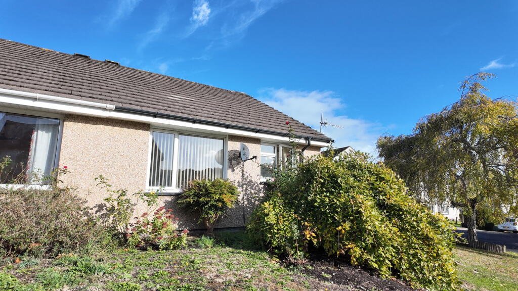 2-bed semi-detached on Palace Meadow, Chudleigh, £210,000