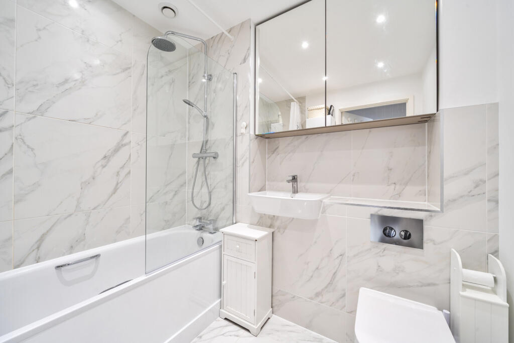Apartment in Southall - View 5
