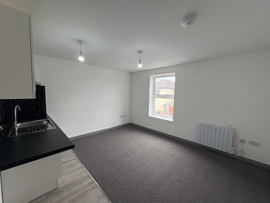 Apartment in Southampton, Shirley - View 2